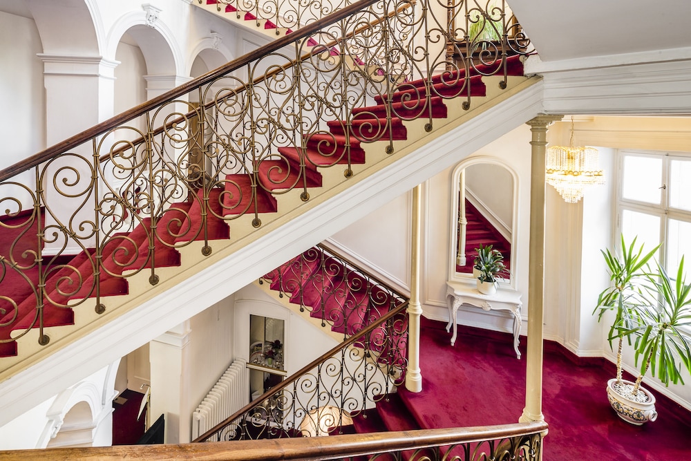 GRAND HOTEL BELLEVUE 7/50