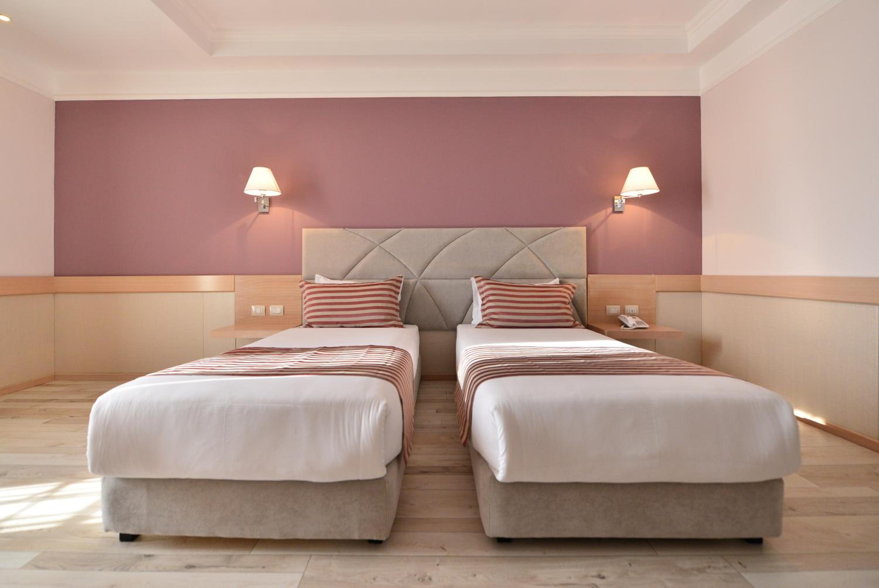 Superior, Twin Beds