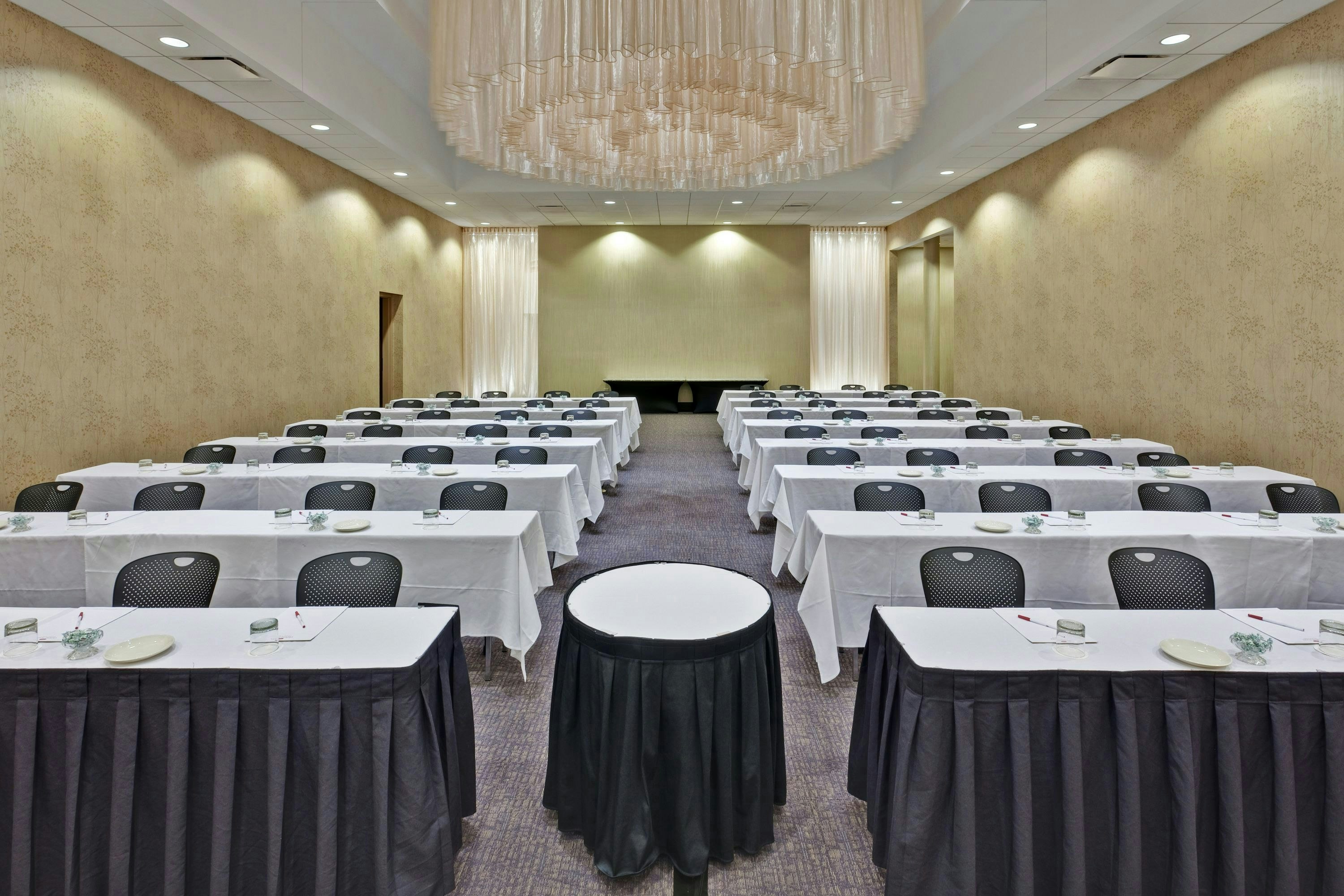 Crowne Plaza Chicago O'Hare Hotel & Conference Center 33/47