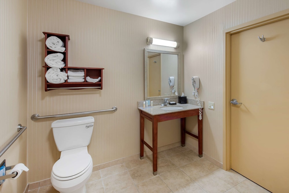 Hampton Inn And Suites Arcata 15/42