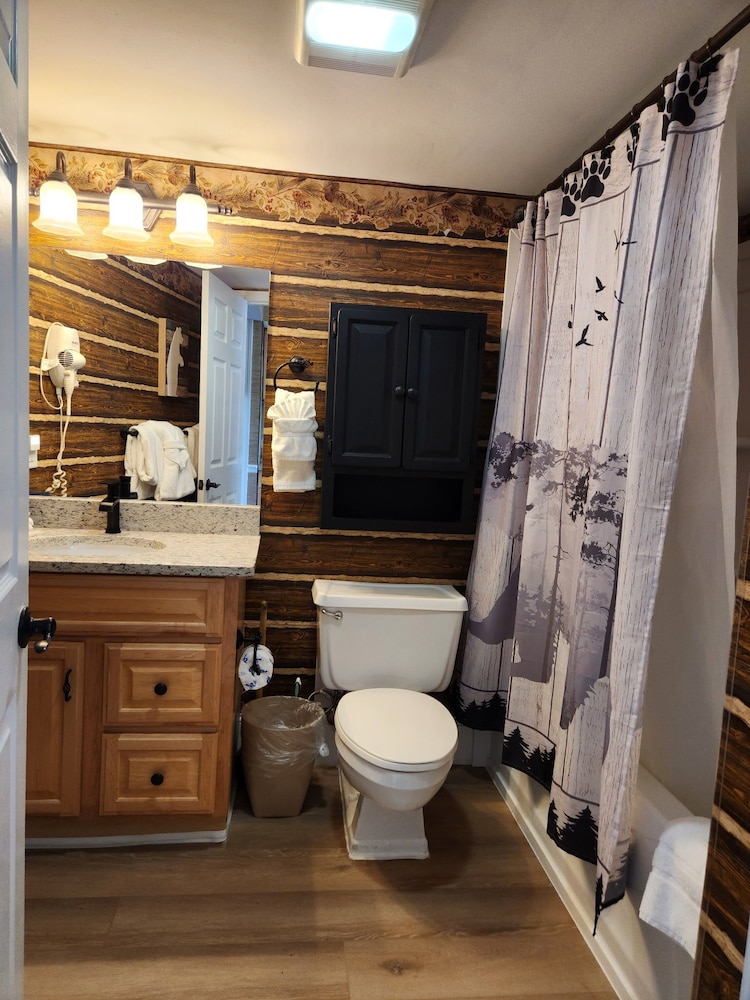 1 BEDROOM, CONDO, STANDARD