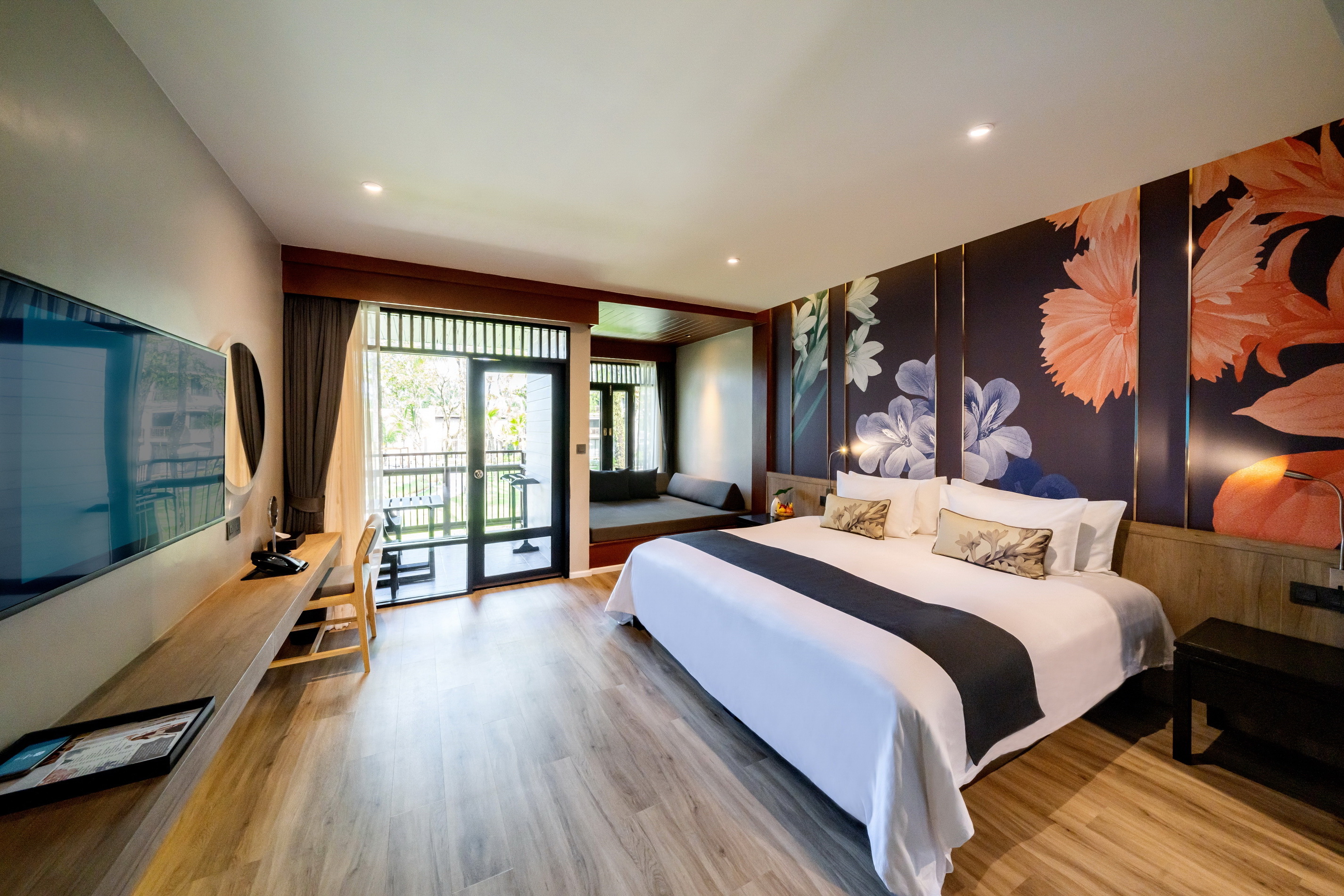 Deluxe, Double or Twin Bed, Lateral Side Sea View