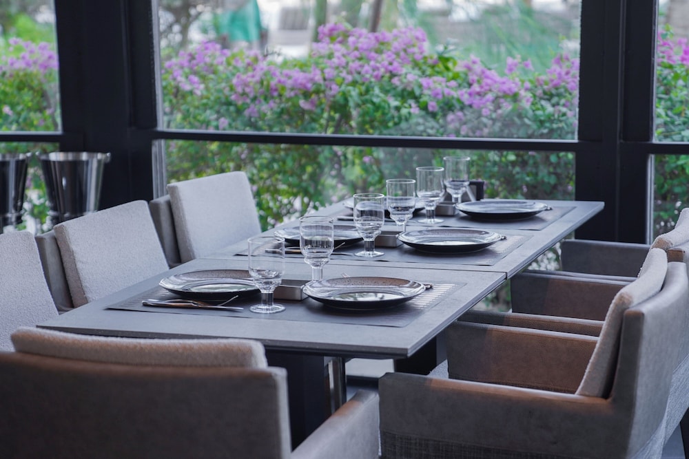 The St. Regis Doha 57/75