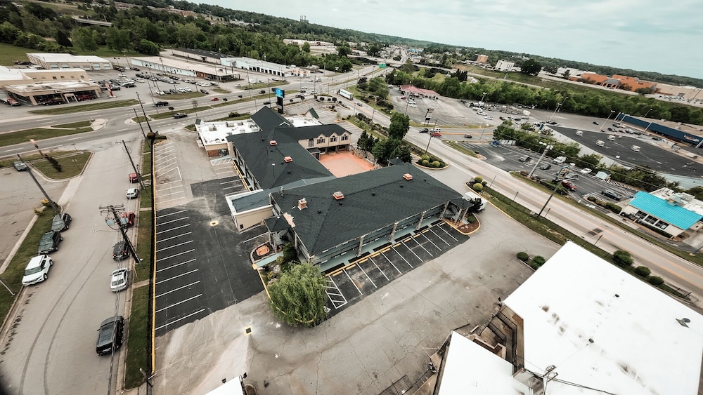 Riverside Inn & Suites by OYO Danville Ceaser Casino 64/68