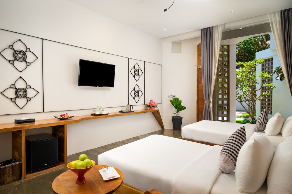 Premier, Twin Beds, Pool Access 4/6