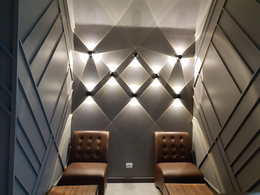 Peninsula International Hotel 3/57