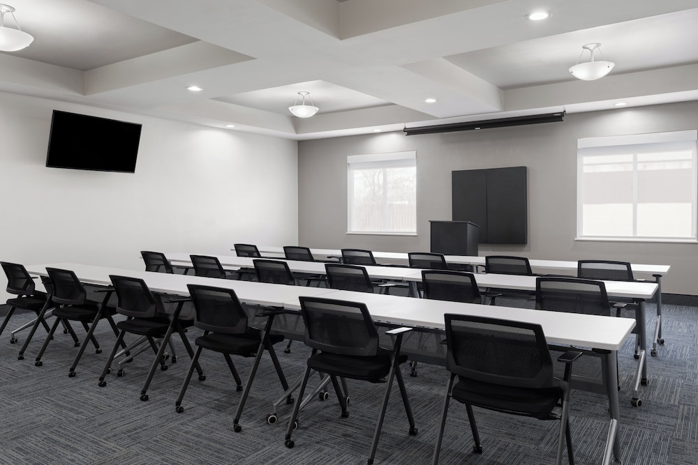 Holiday Inn Express Hotel Suites Snyder 46/54