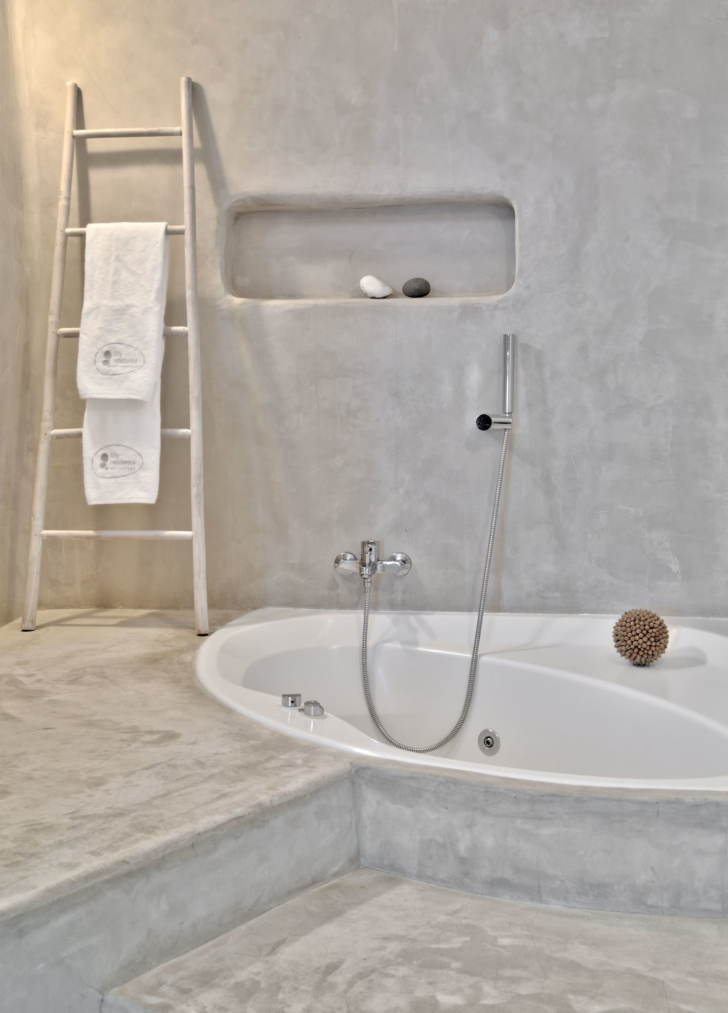 جناح شهر العسل بإطلالة على البحر بحوض جاكوزي، Lilly Residence Boutique Suites Adults Only 6/7