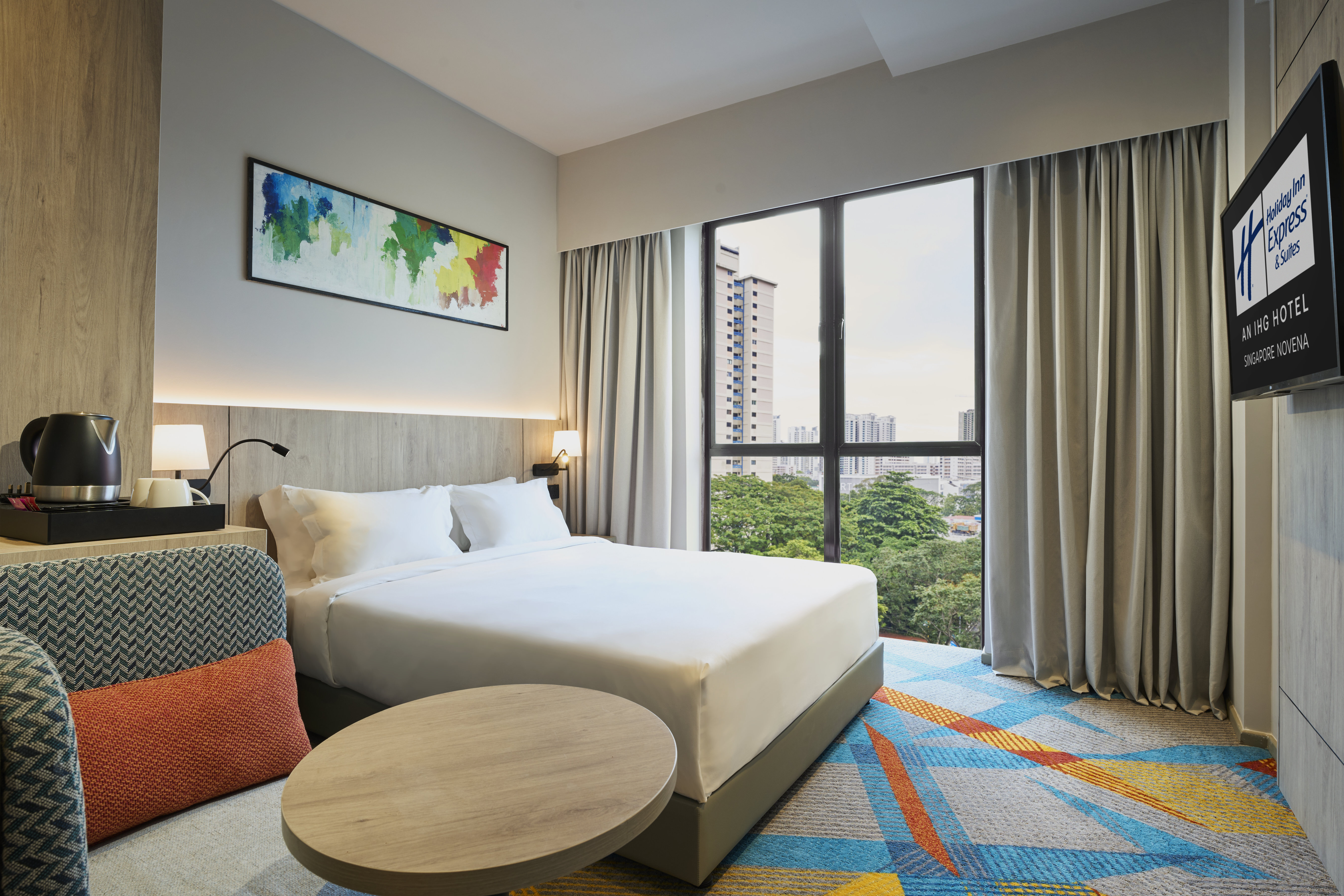 1 BEDROOM, SUITE, KITCHENETTE