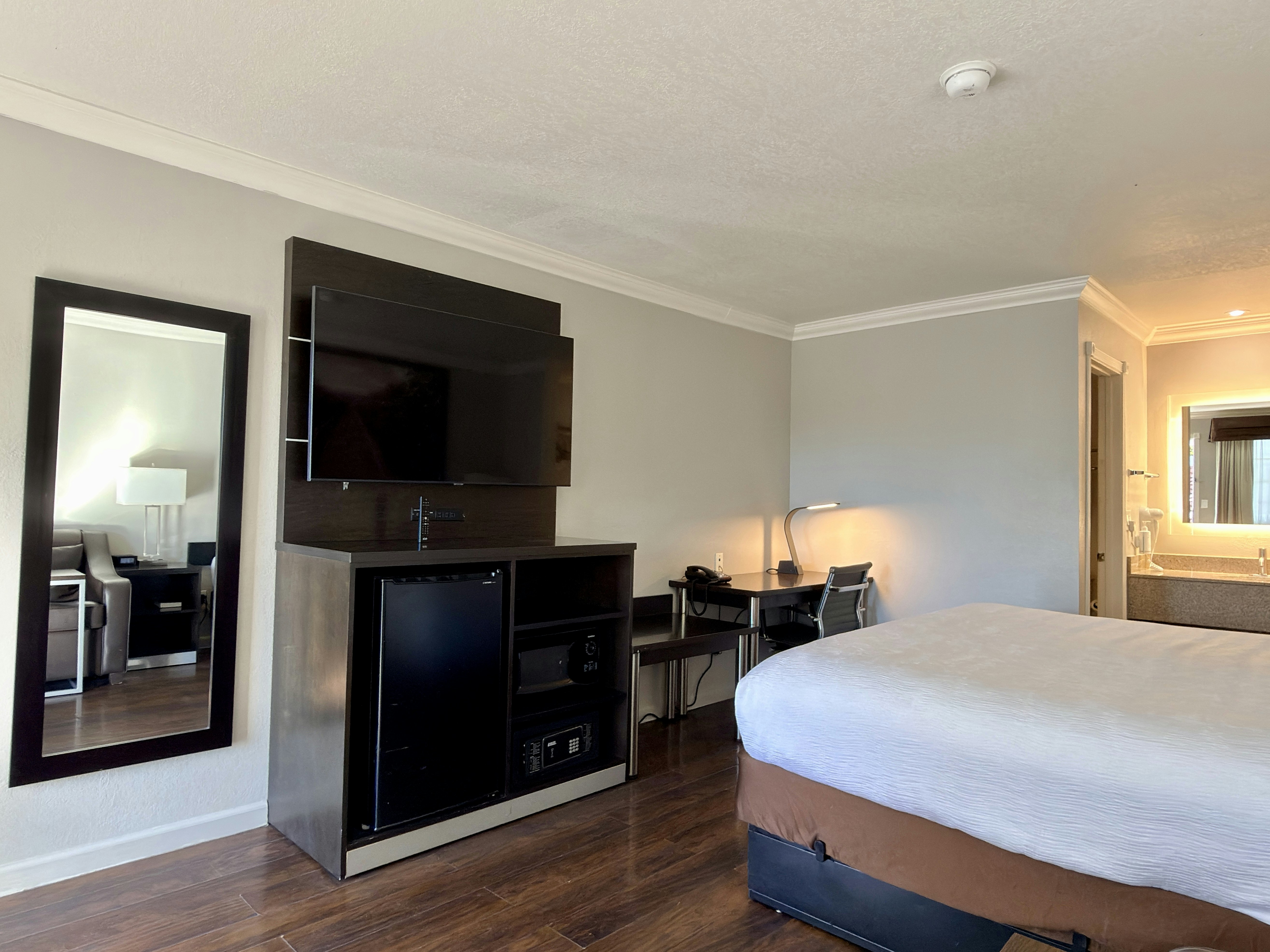 Super 8 By Wyndham Ukiah 11/22