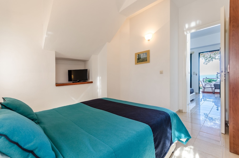 Pela Mare Hotel 25/77