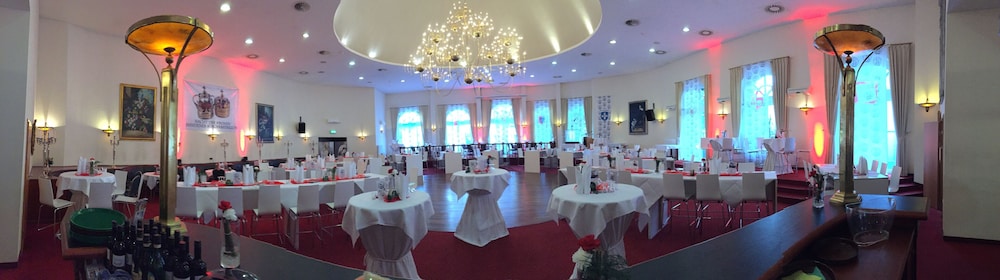 Victoria Hotel 46/50