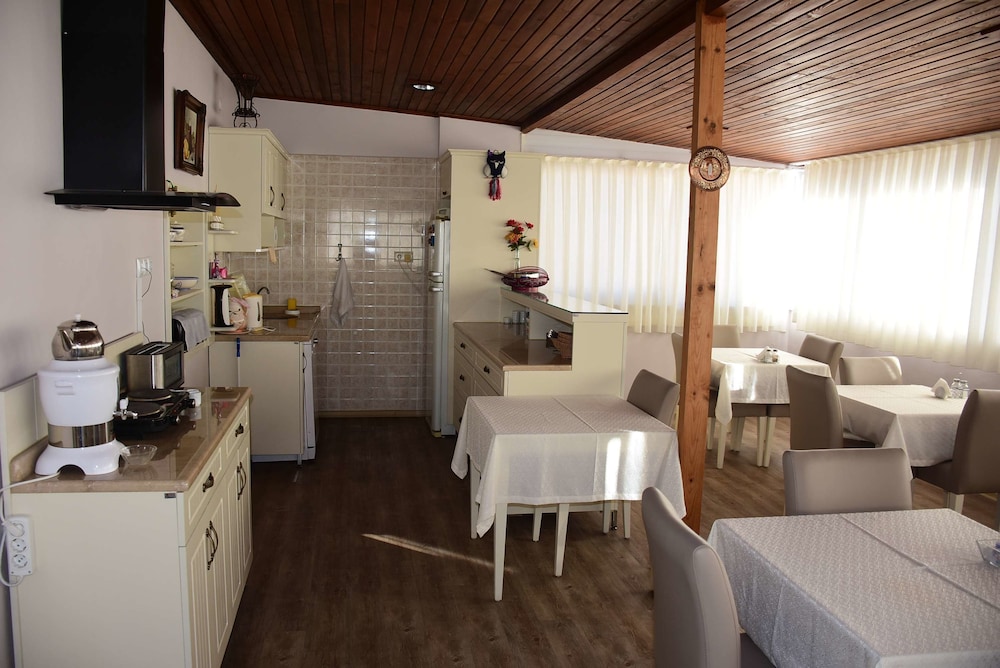 Burhaniye Merkez Otel 13/16