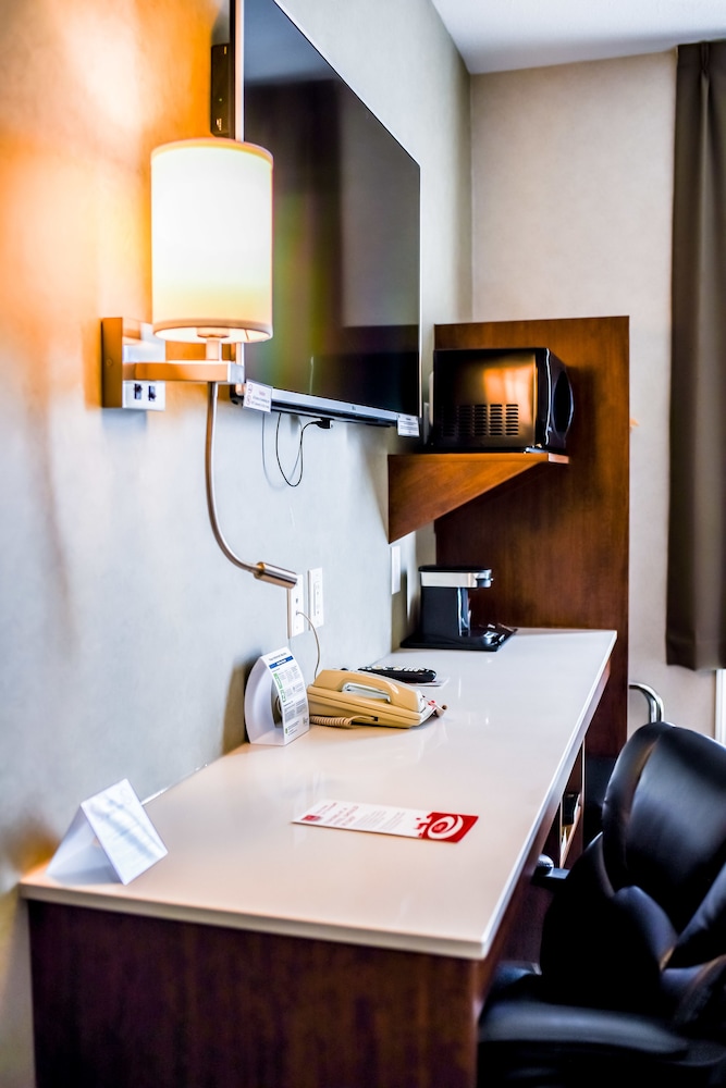 Econo Lodge Fox Creek, AB 20/28