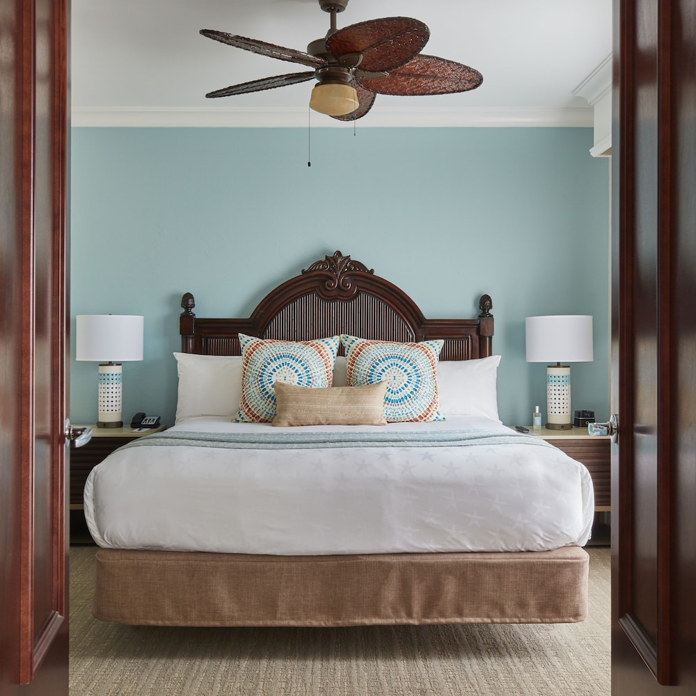 1 Bedroom, Suite, King Bed, Lagoon View, Sofa