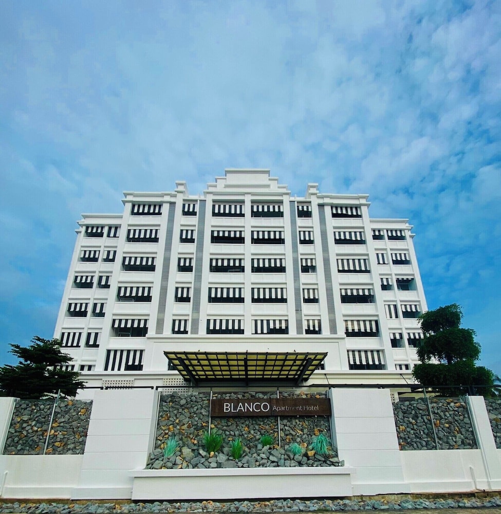 Blanco Apartment Hotel 4/59