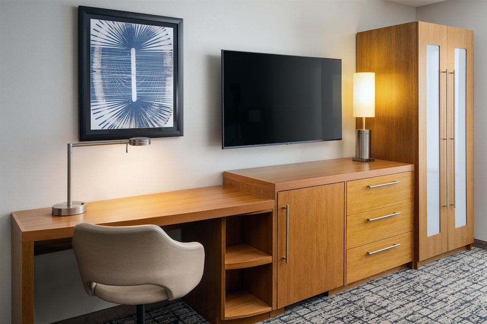 Hyatt Place Canton 56/62