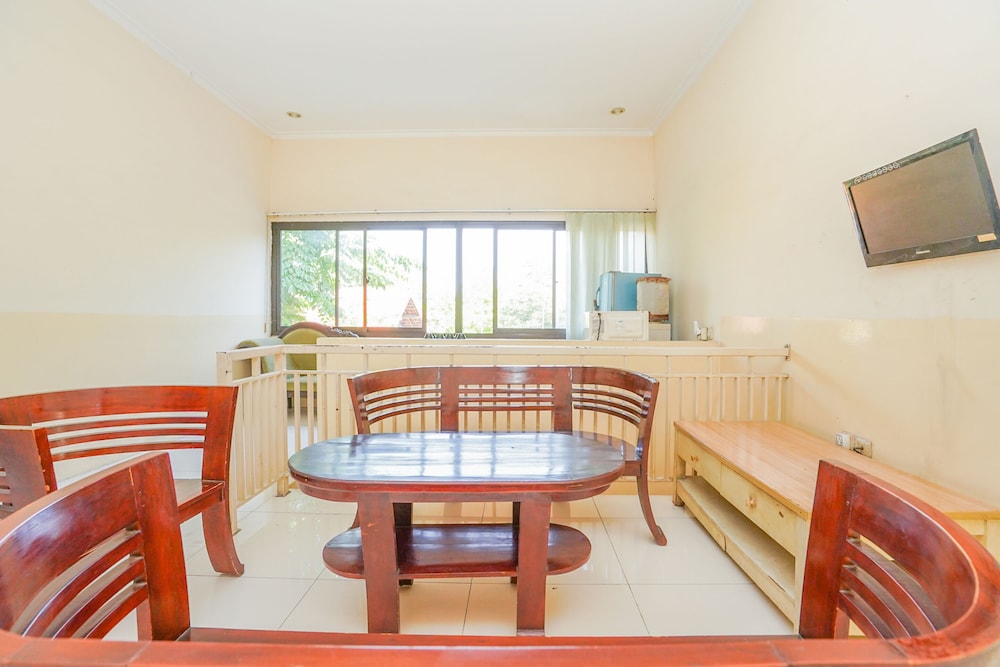 Oyo 1956 Kana Family Residence 14/18