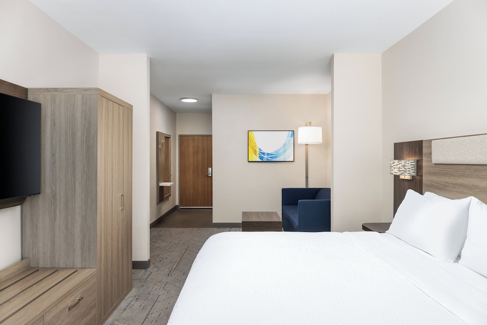 Suite, King Bed, Extra Floor Space
