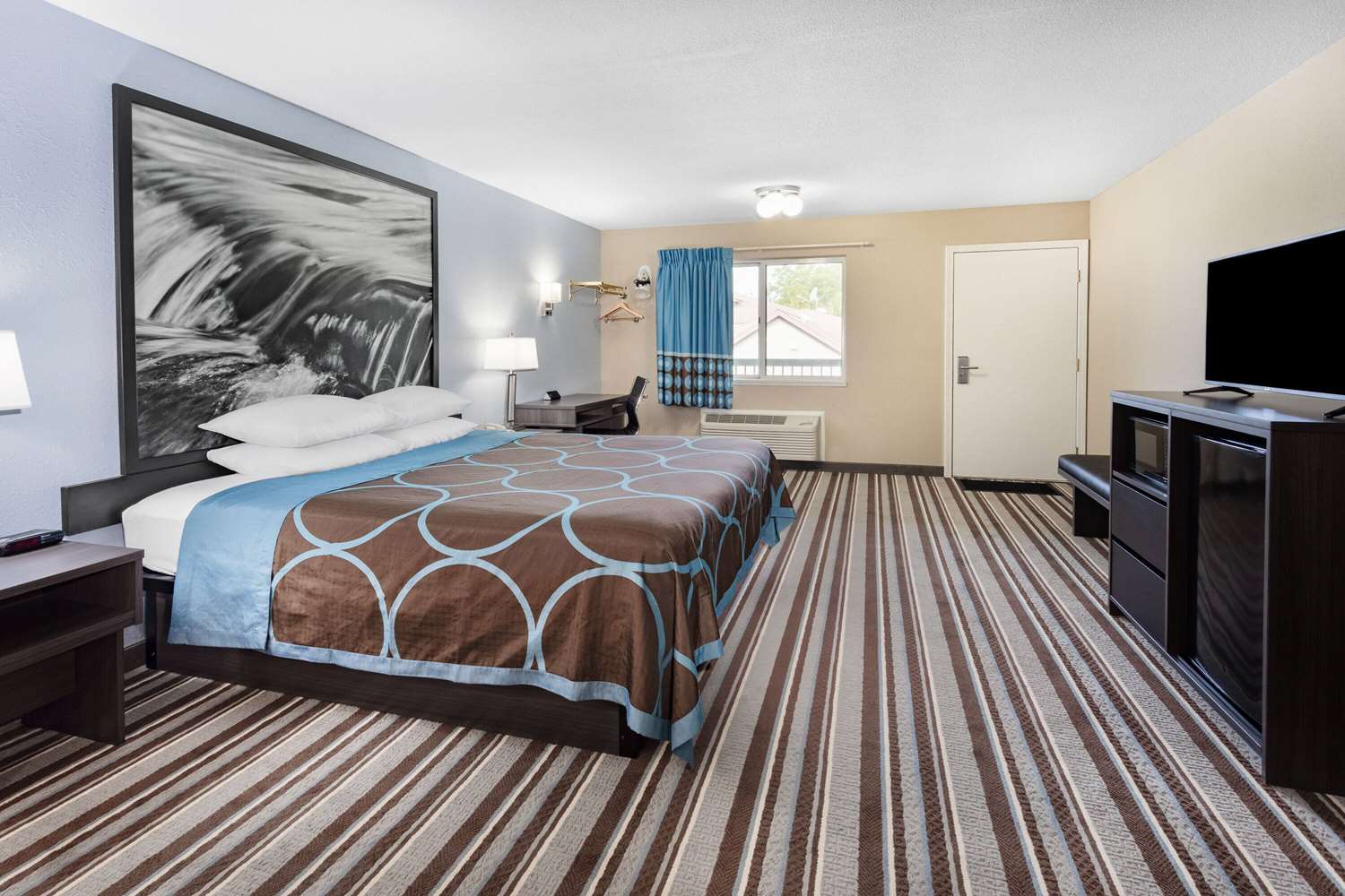 Super 8 by Wyndham Marysville/Port Huron Area 7/33