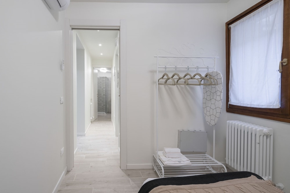 Apartments in San Marco with Canal View 23/37