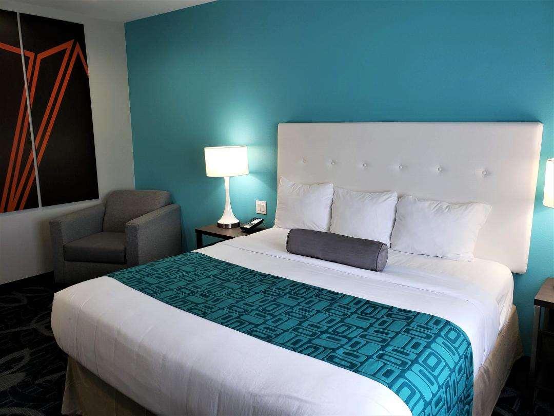 ROOM, KING BED, ACCESSIBLE