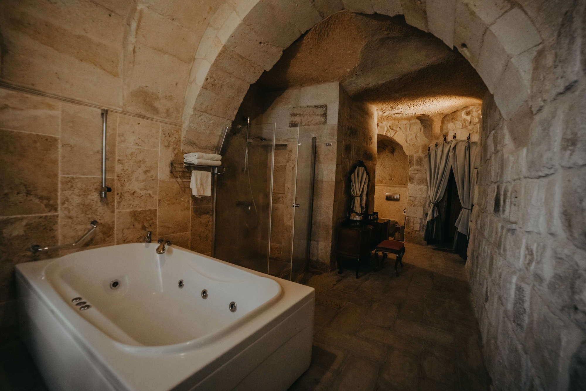 Cave, Family, Suite, Double Bed, Sofa، Dere Suites 4/5