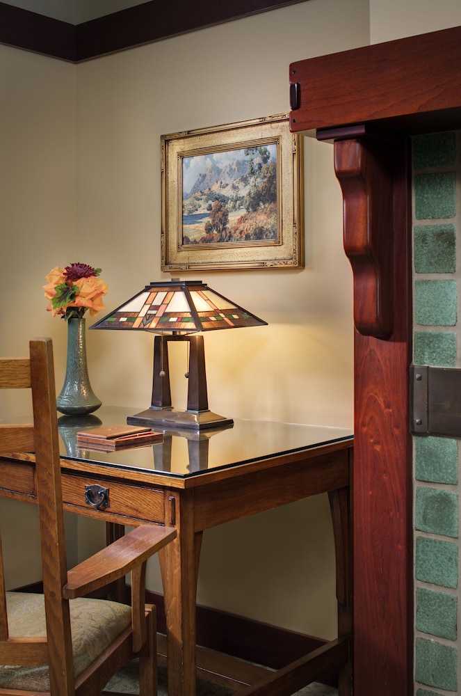 Lodge At Torrey Pines 65/80