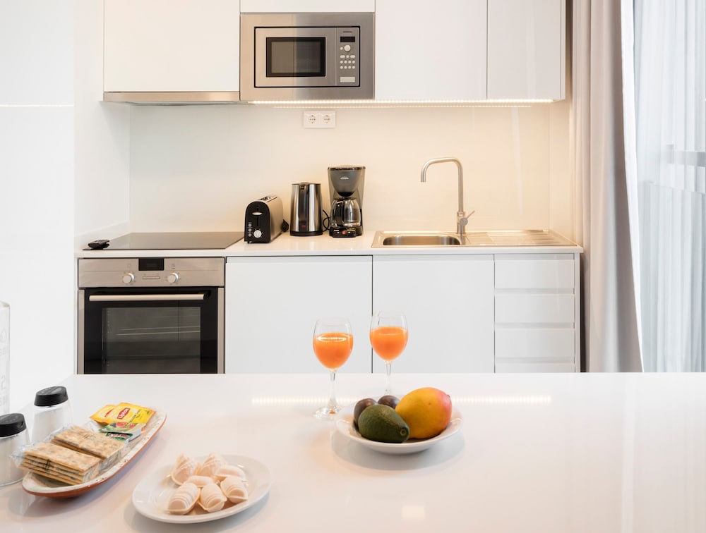 Lisbon Serviced Apartments Parque 56/66
