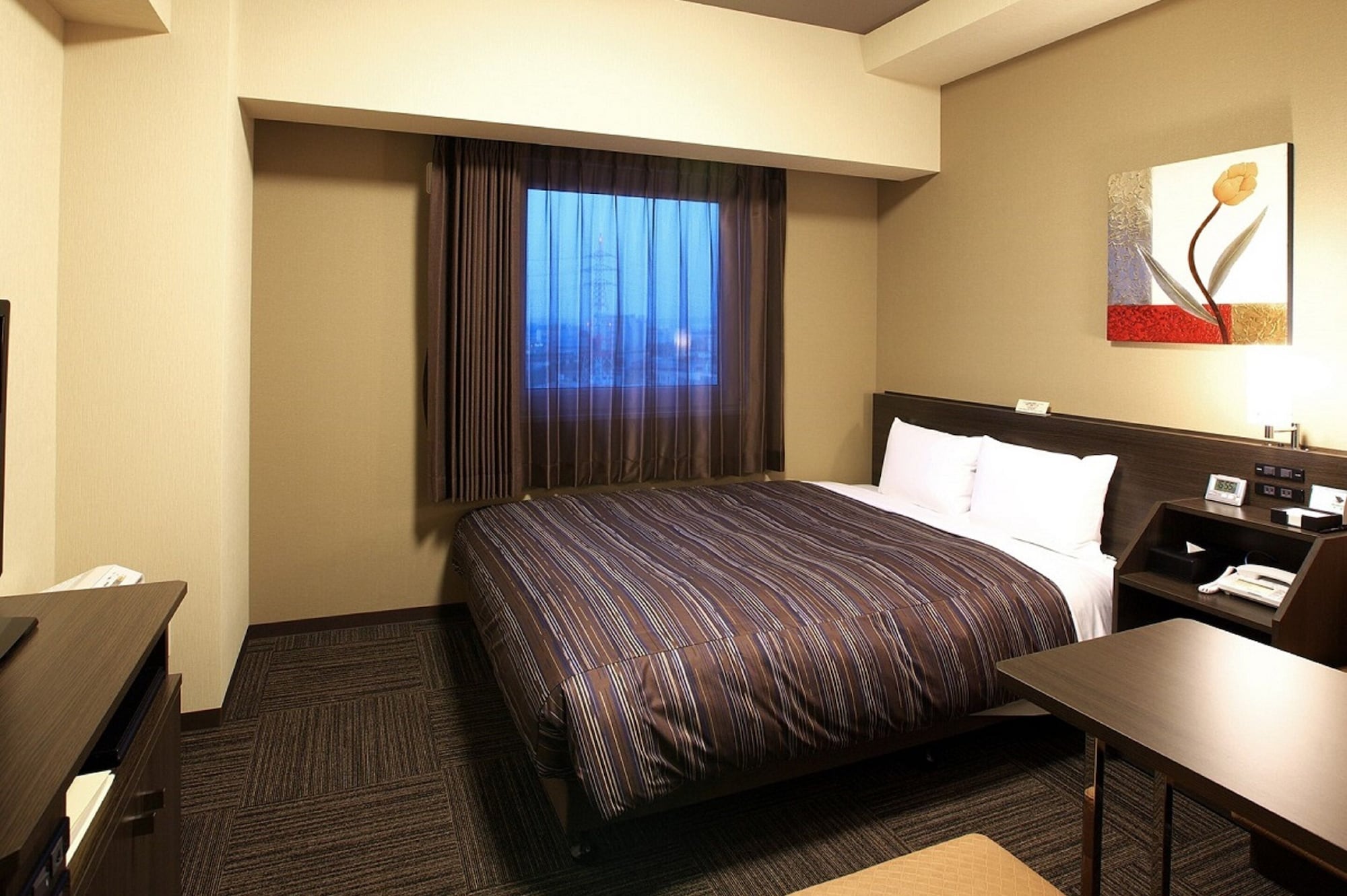 SEMI ROOM, SEMI DOUBLE BED