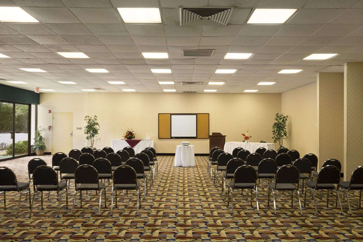 Days Inn by Wyndham Rome Downtown 13/19