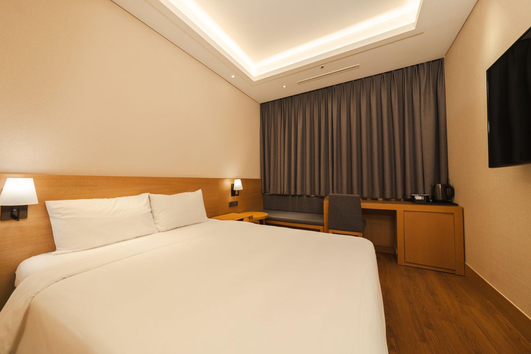 Studio, Double Bed