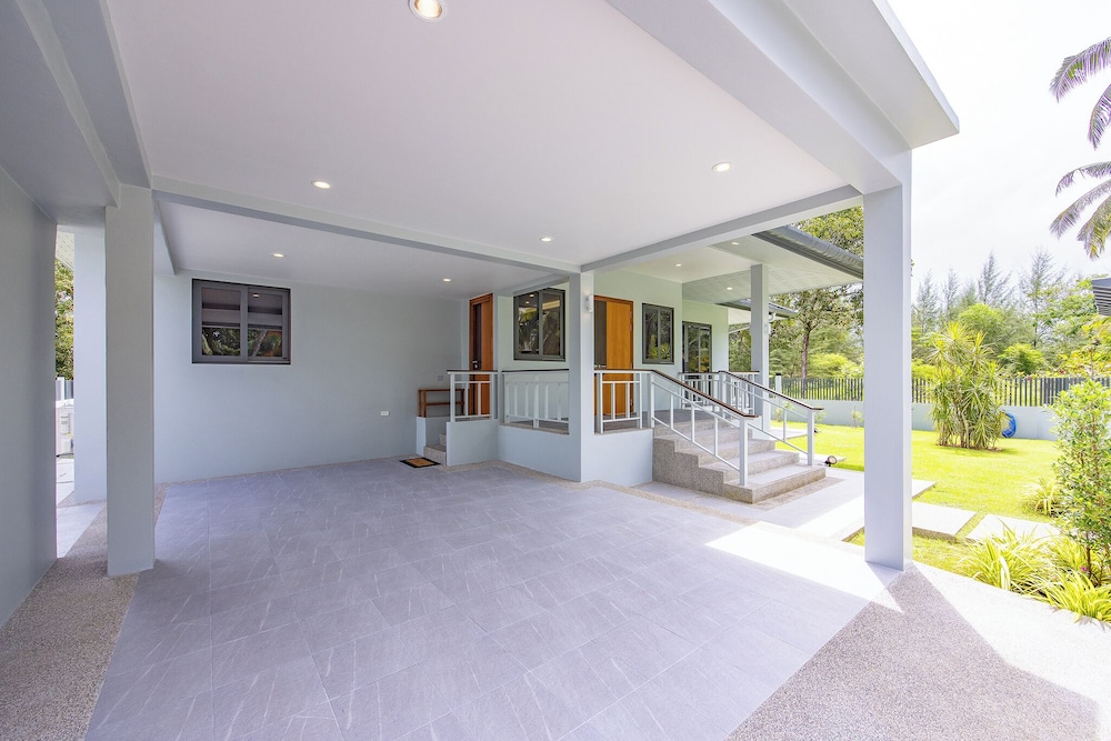 ThaiLife Wellness & Meditation Resort 70/80