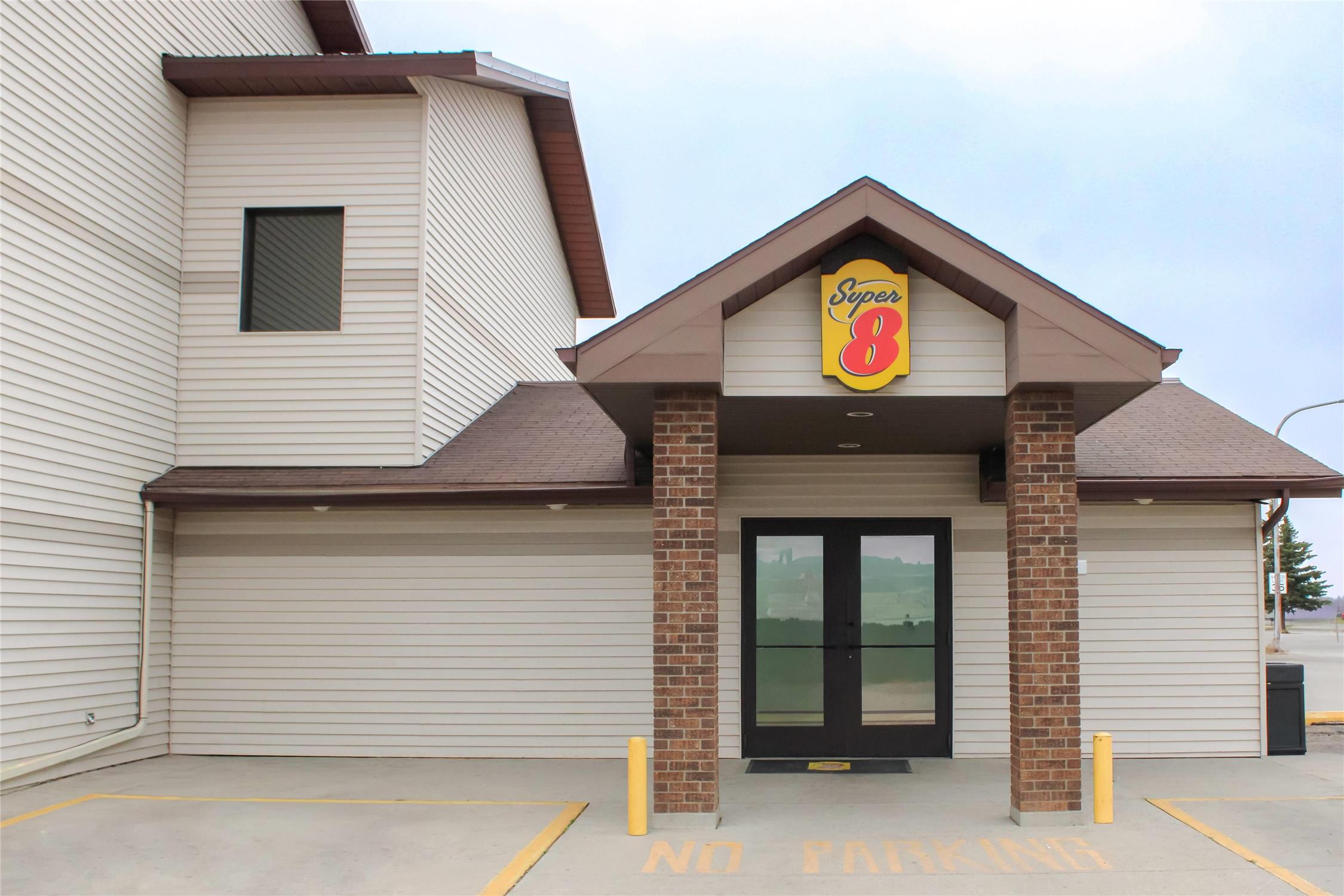 Super 8 by Wyndham Williston ND 3/30