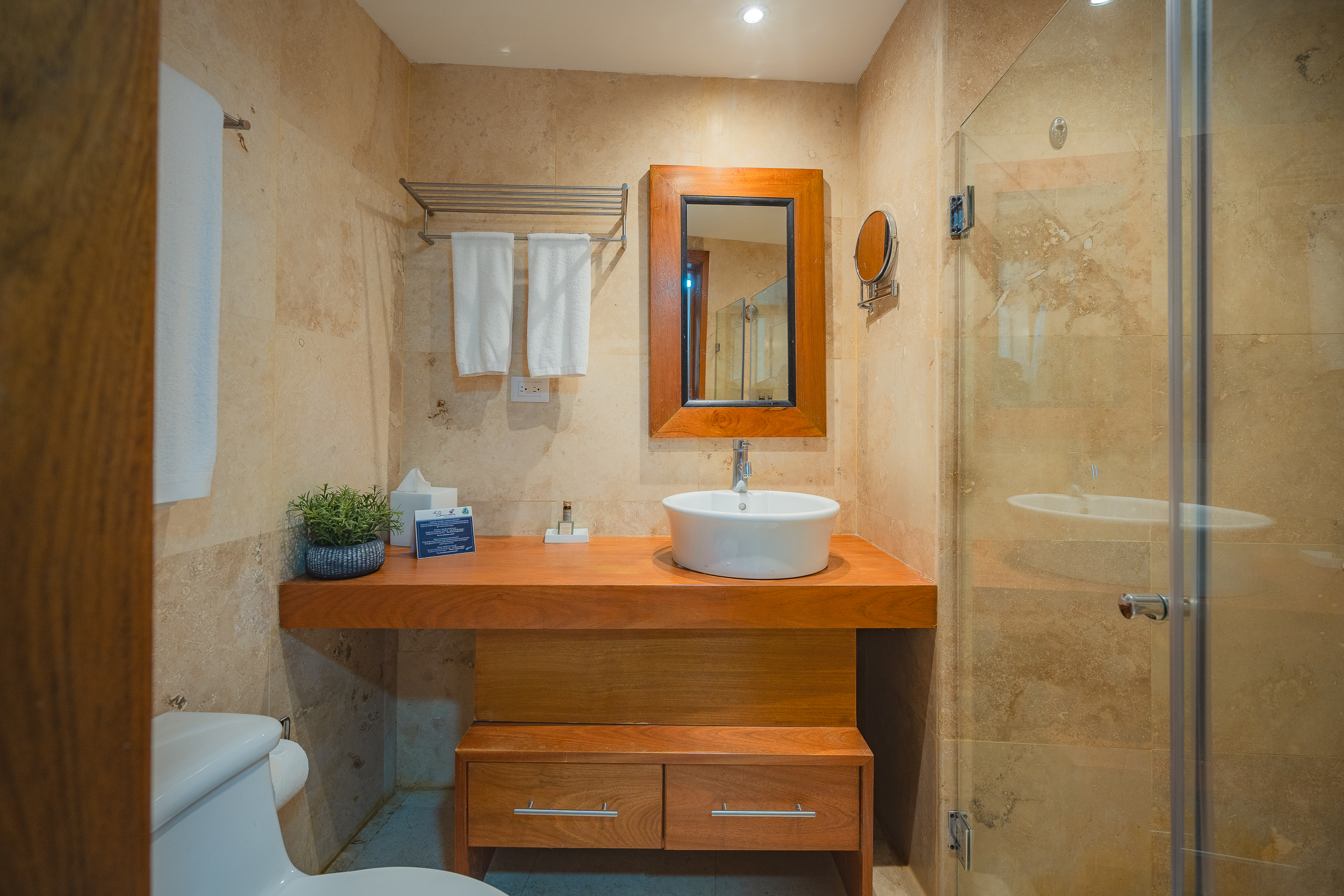 Suite, Mountain View, The Bannister Hotel and Yacht Club 3/3