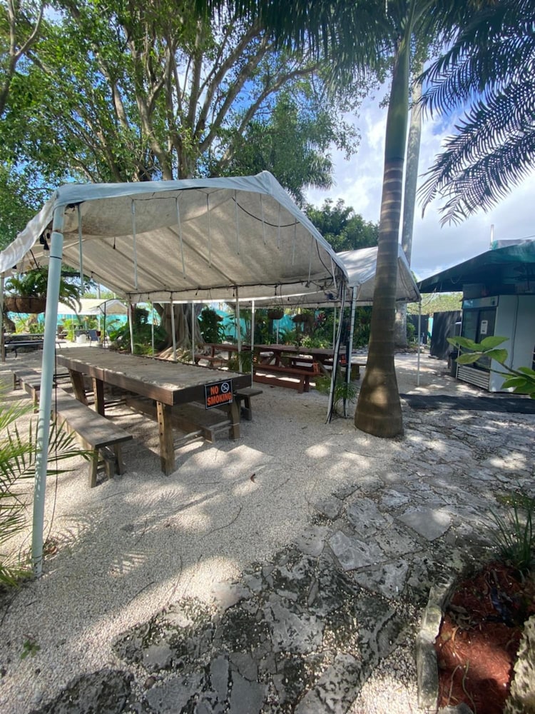 Hoosville Hostel 1/66
