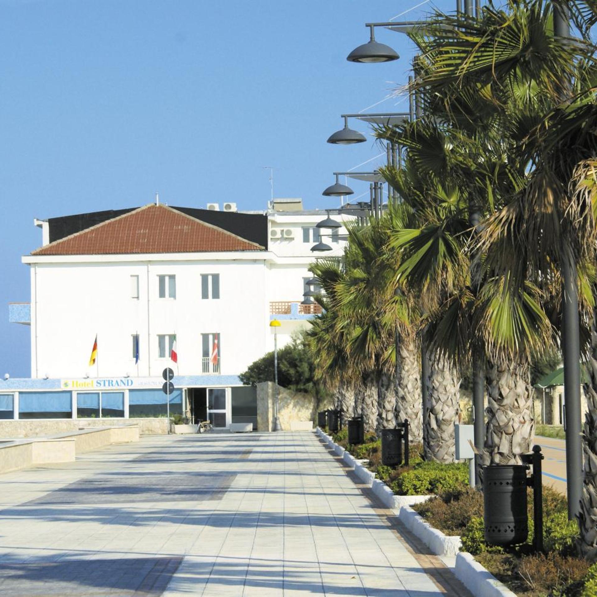 Strand Hotel 33/36