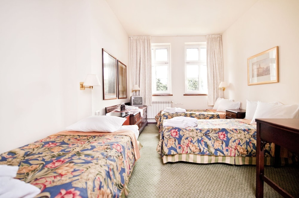 Aparthotel Miodosytnia 43/54