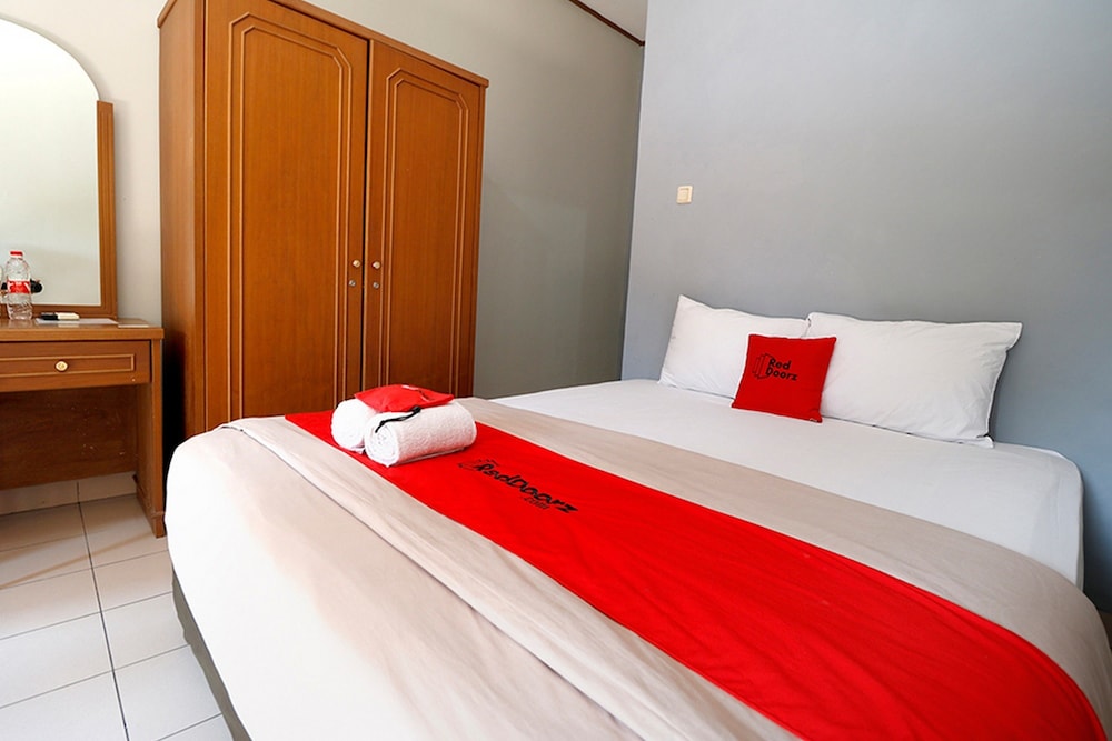 RedDoorz Plus at Karet Pedurenan 3 22/49