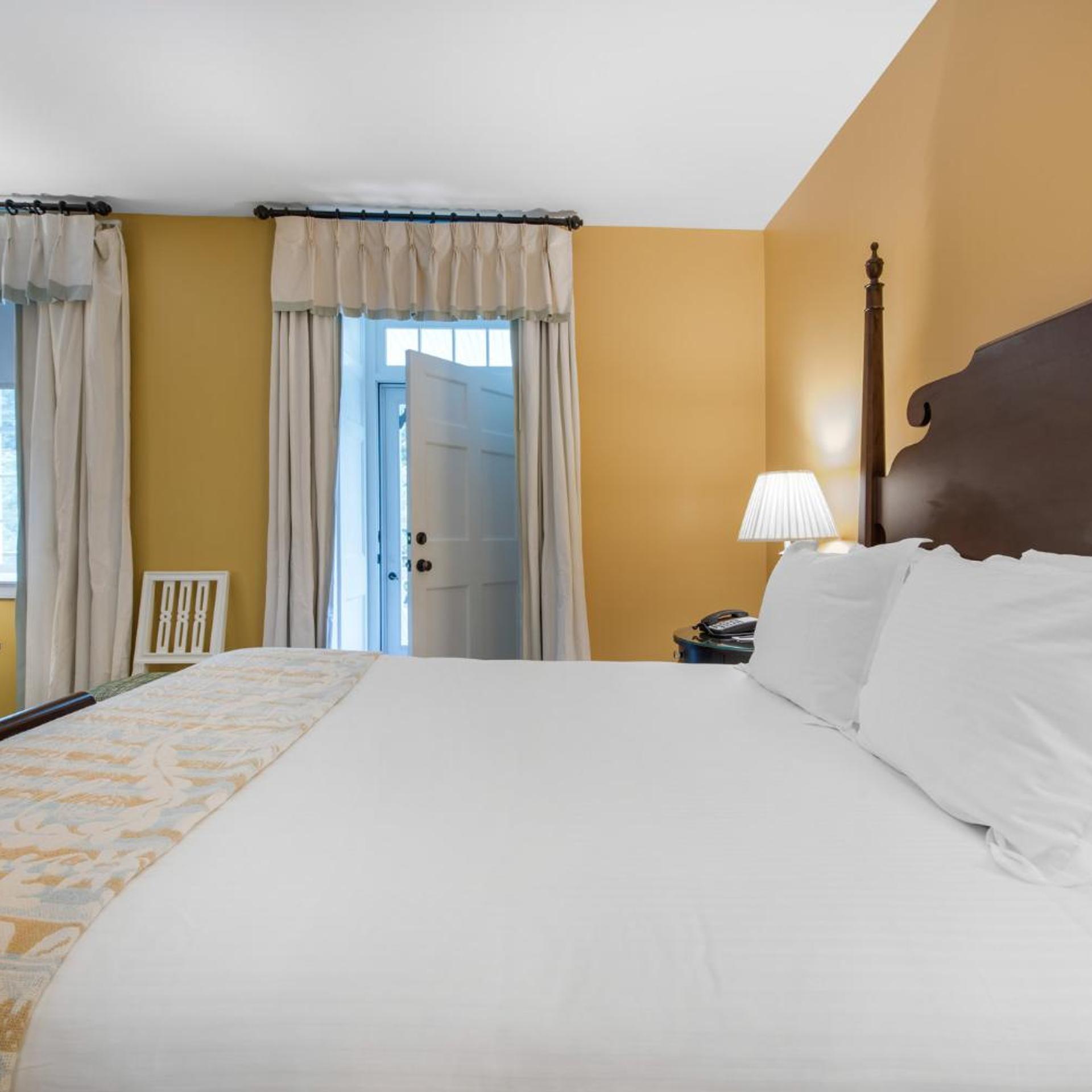 Room, Queen Bed, Resort View, Balcony, Accessible