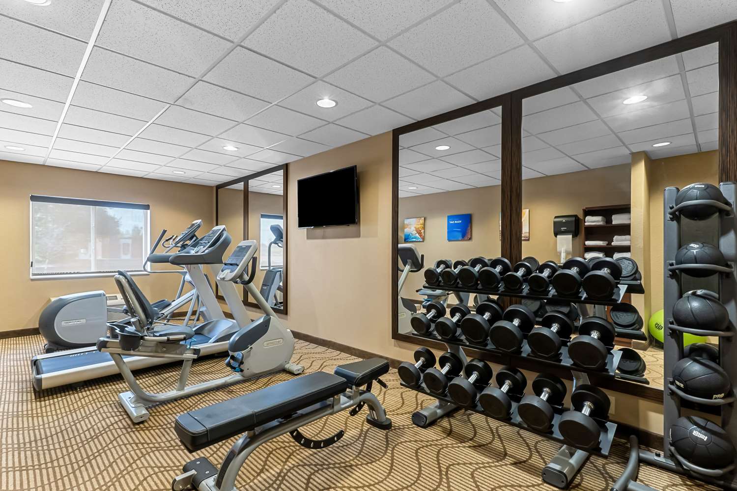 Comfort Inn & Suites Near University Of Wyoming 26/40