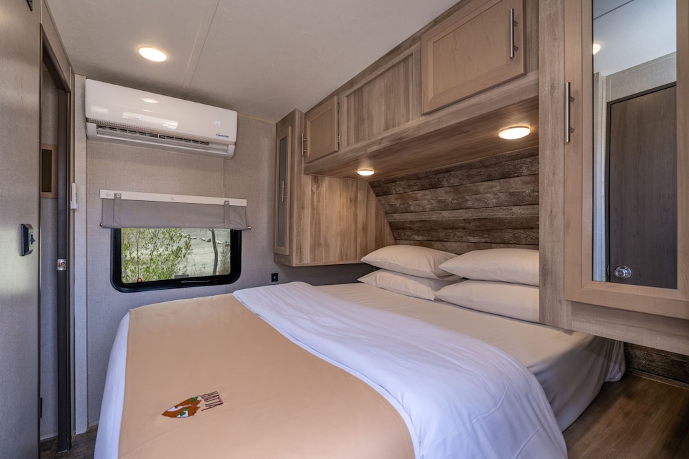 Mountain, Camper, Standard, King Bed, Sofa