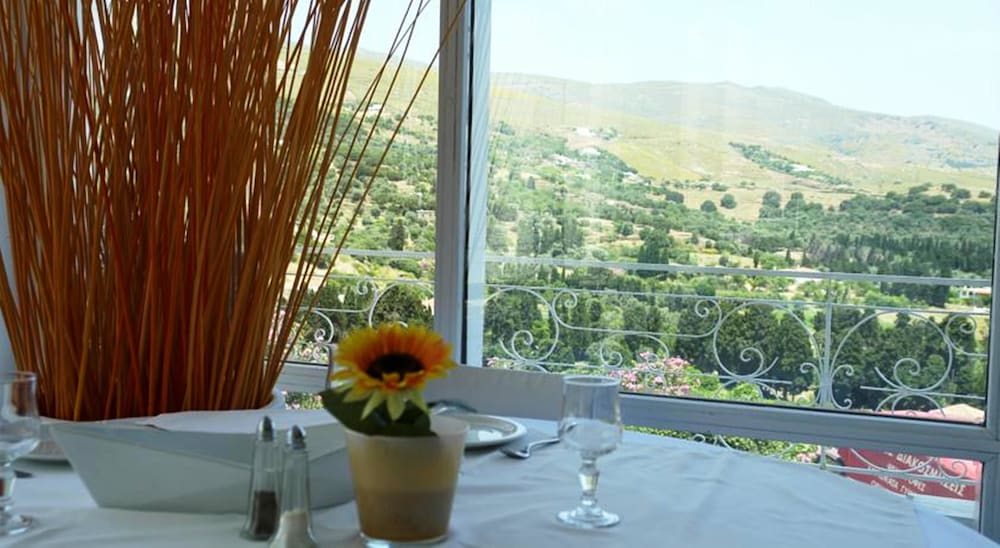 Paradise Art Hotel