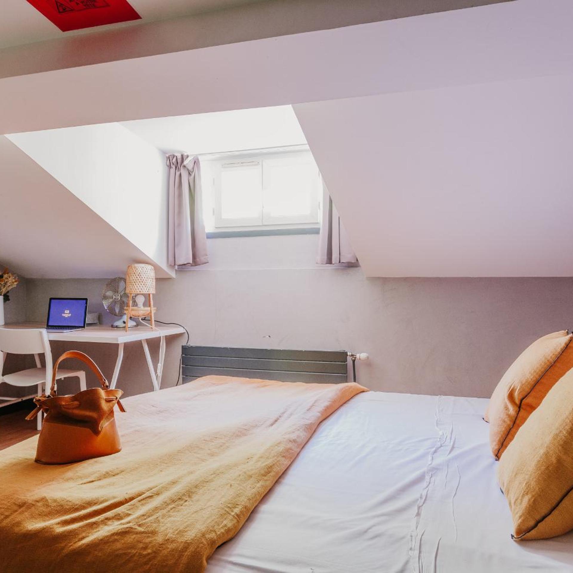 Mansardee, Double Bed