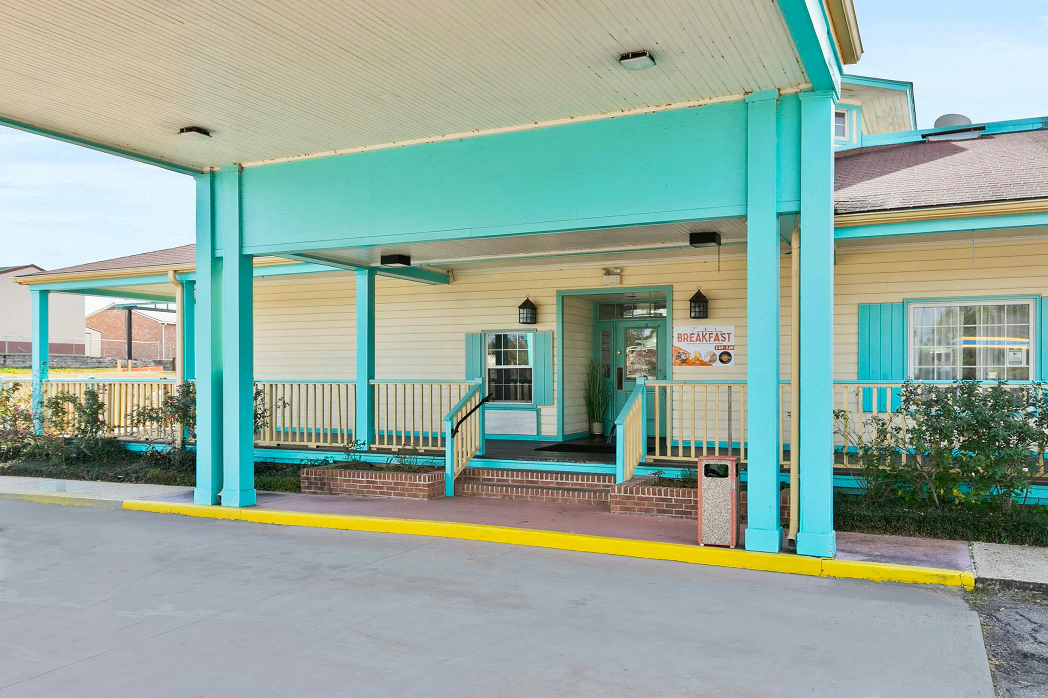 Moonlight Inn Hotel O Hattiesburg, MS 50/54