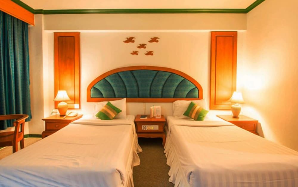 Thepnakorn Hotel 21/48