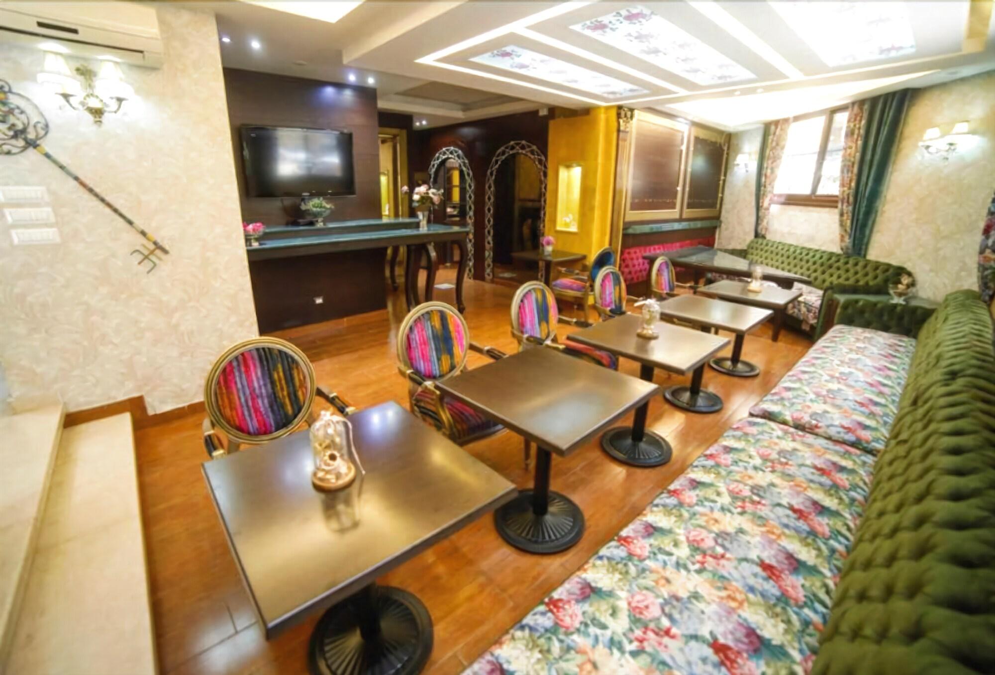 Villa Queens Hotel 25/32