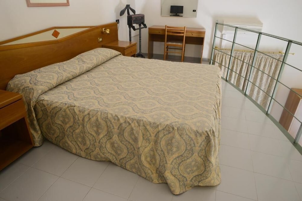 Albergo Italia 12/29