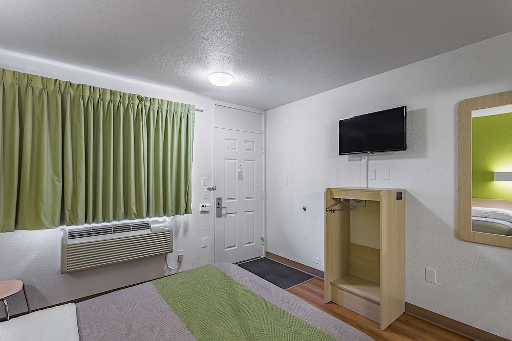 Motel6 Billings, MT - South 24/37