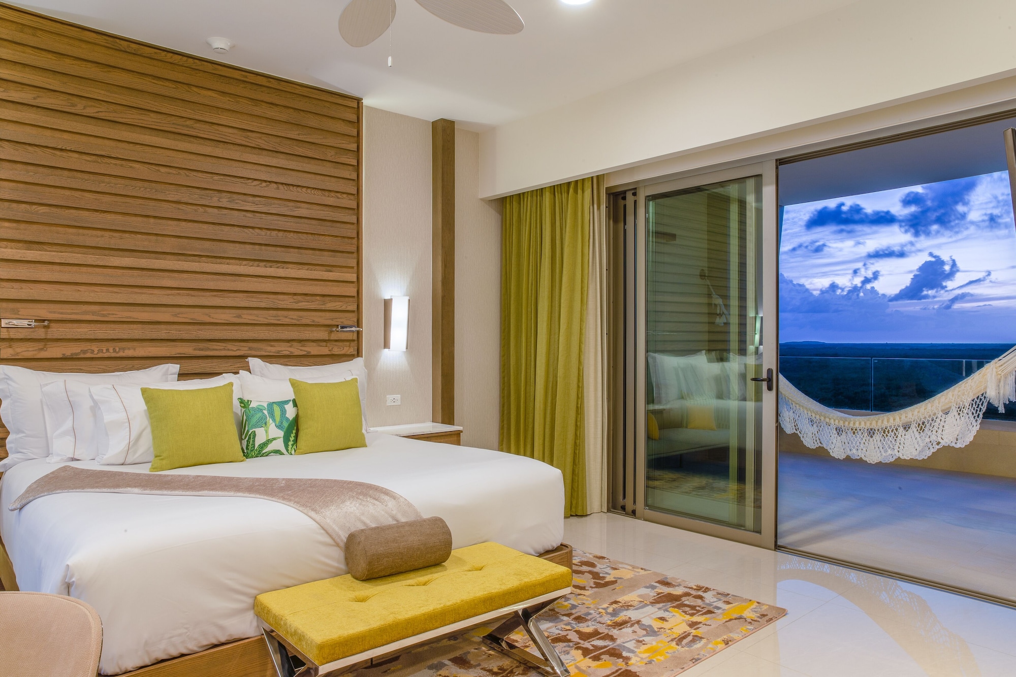 1 Bedroom, Suite, King Bed, Sofa